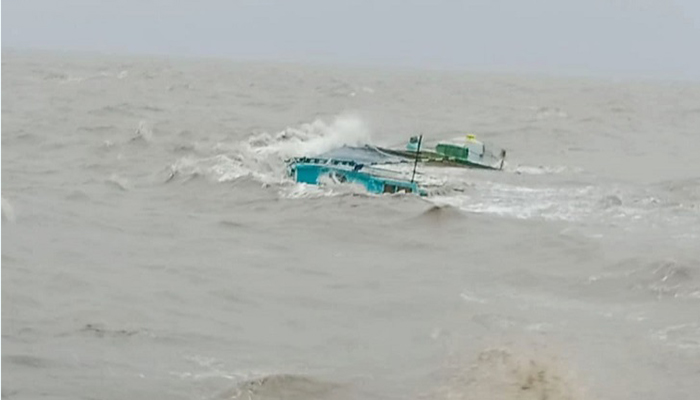 লবণ বোঝাই বলগেট ডুবে বৃদ্ধের মৃত্যু