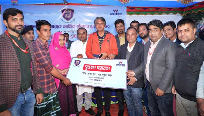 গ্রাহকের মৃত্যুতে কিস্তি মওকুফ ও দুই পরিবারকে ১ লাখ টাকা সহায়তা দিলো ওয়ালটন প্লাজা